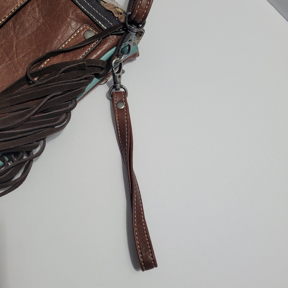 Nocona Brown Fringe Crossbody Bag With Adjustable Straps - Picture 9 of 10